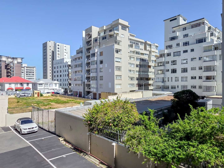 2 Bedroom Property for Sale in Sea Point Western Cape